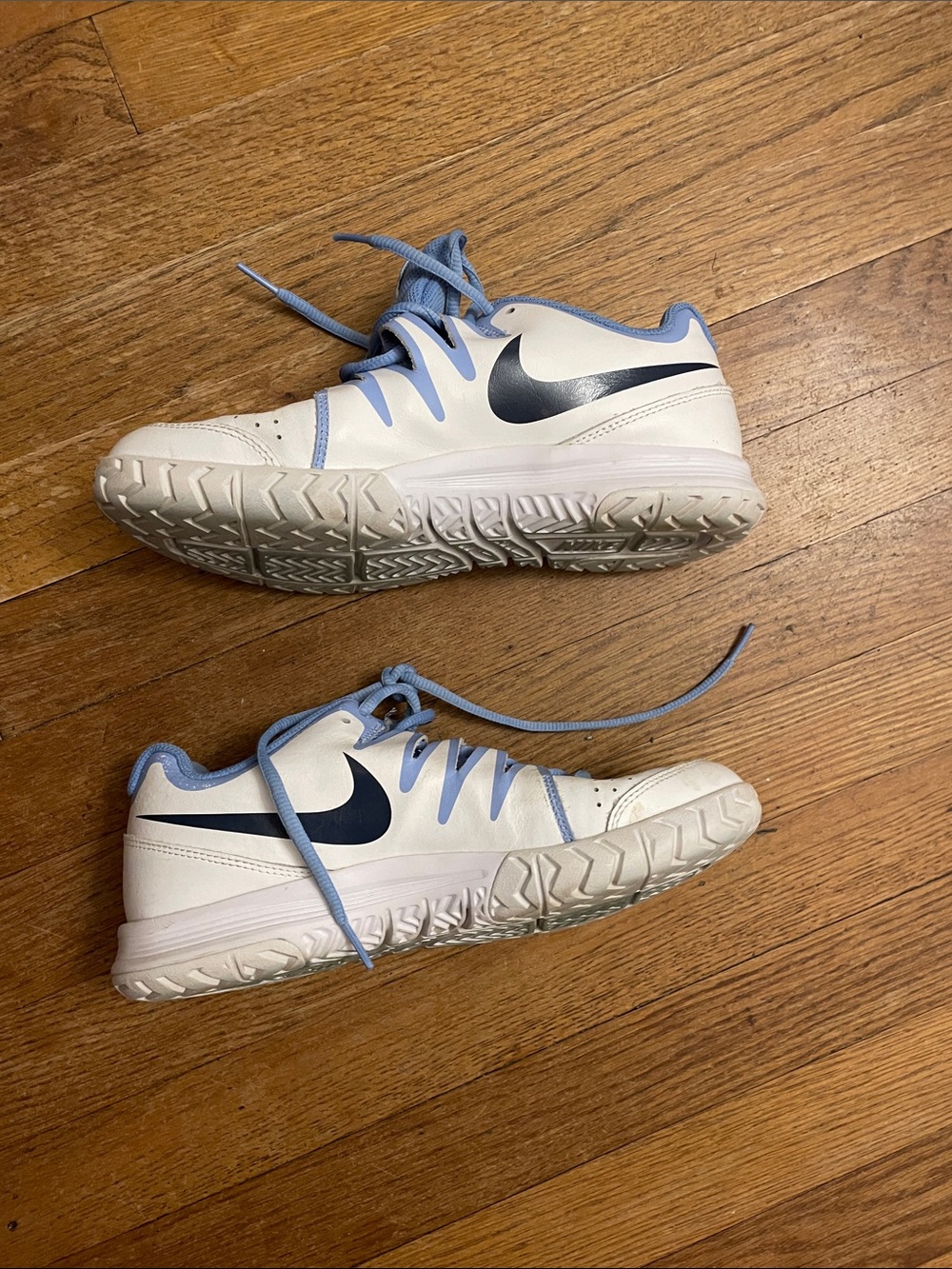 Nike White and Light Blue Vapor Court Low-Top Sneakers